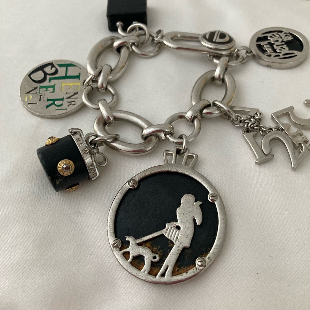 " HENRI BENDEL” CLASSIC CHARM BRACELET, COLLECTIBLE BEAUTIFULperfect condition. - Picture 3 of 12